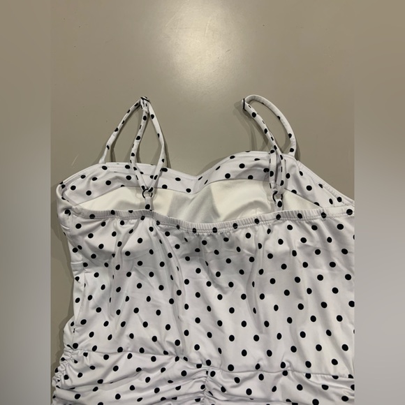 Fitted polka dot bodycon dress with built in bra - Picture 2 of 3